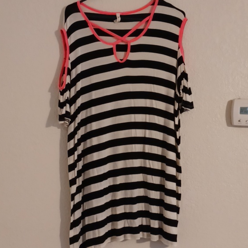 Super cute spring top. Size 3x